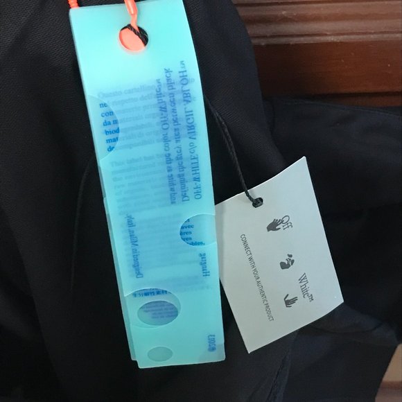 Off-White T-Shirt - Picture 7 of 7